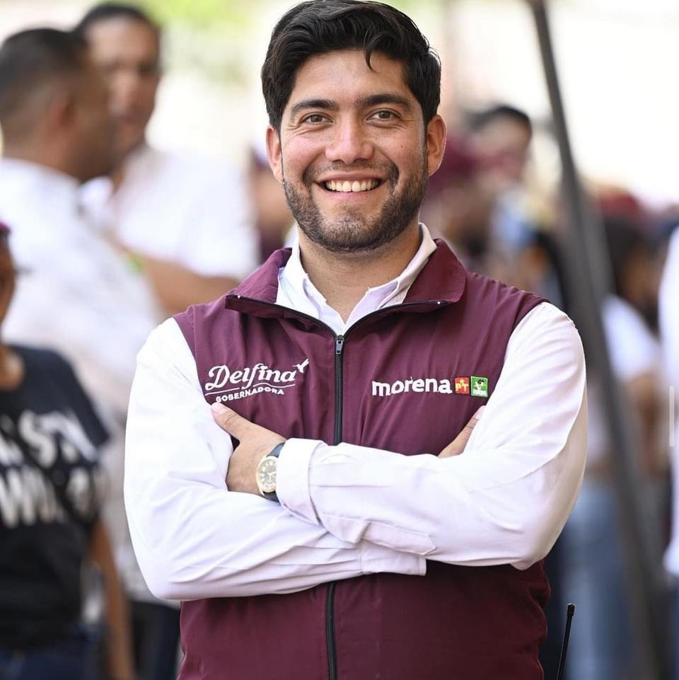 Perfiles politicos que tienes que seguir: Isaac Pavel Martínez Malvaez: El "PejeGrillo"